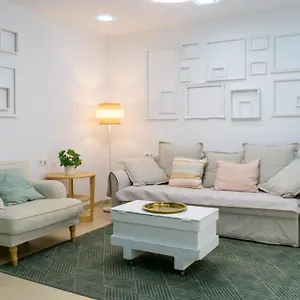 apartment-caleta-beach-malaga.1costadelsol.com/